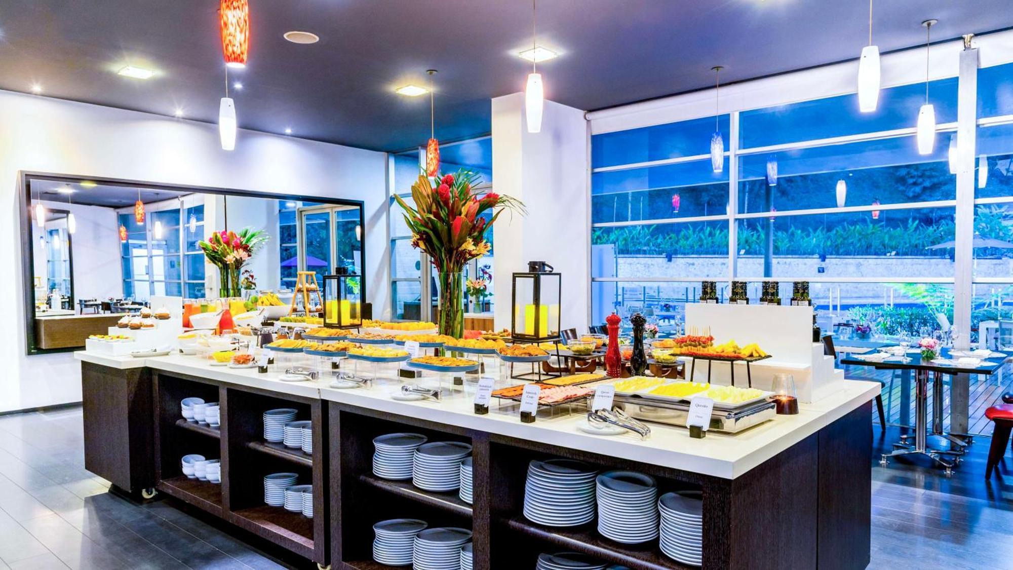 Nh Collection Medellin Royal Hotel Bagian luar foto